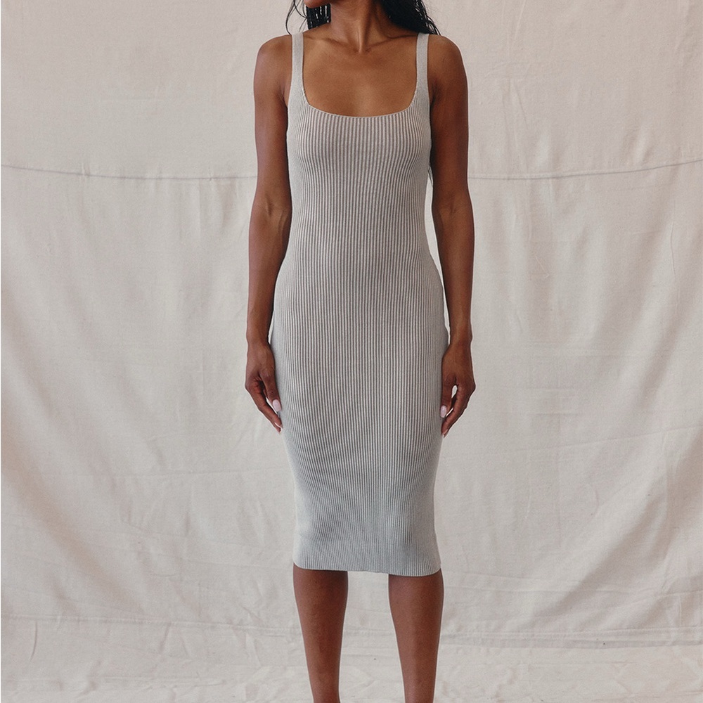 Chic Gray Sleeveless Midi Dress